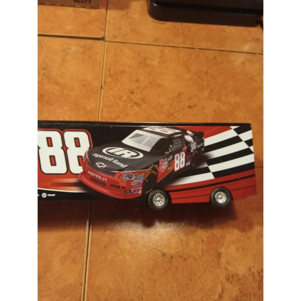 Lionel NASCAR #88 Ingersoll Rand Cole Whitt JR Motorsports Hauler Trailer 1/64 - Picture 2 of 5